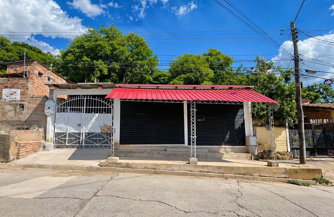 Casa con tiendas - Foto 1 en Santa Cruz